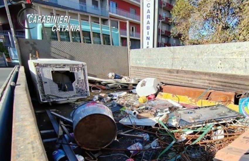 Randazzo: trasportavano rifiuti pericolosi, due denunciati