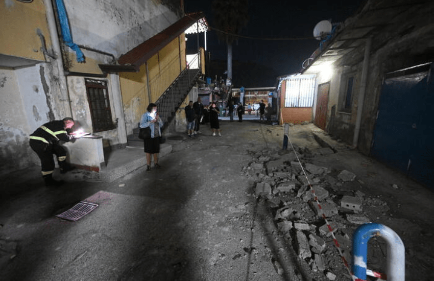 Terremoto a Napoli, cittadini terrorizzati restano per strada: “Diteci la verità” (VIDEO)
