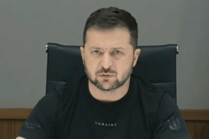Zelensky denuncia nuovi attacchi russi: colpita anche una nave cinese vicino a Odessa
