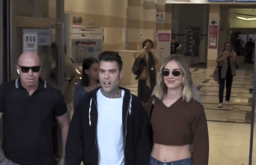 Fedez torna a casa, firmate le dimissioni dall’ospedale: “Ringrazio tutti” (VIDEO)