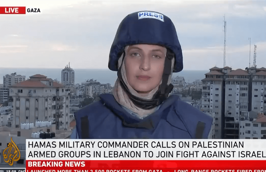 Israele: razzo le esplode alle spalle durante la diretta tv da Gaza (VIDEO)