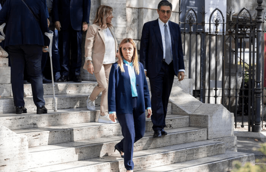 Roma, Meloni in visita alla Sinagoga: “E’ odio verso un popolo intero” (VIDEO)