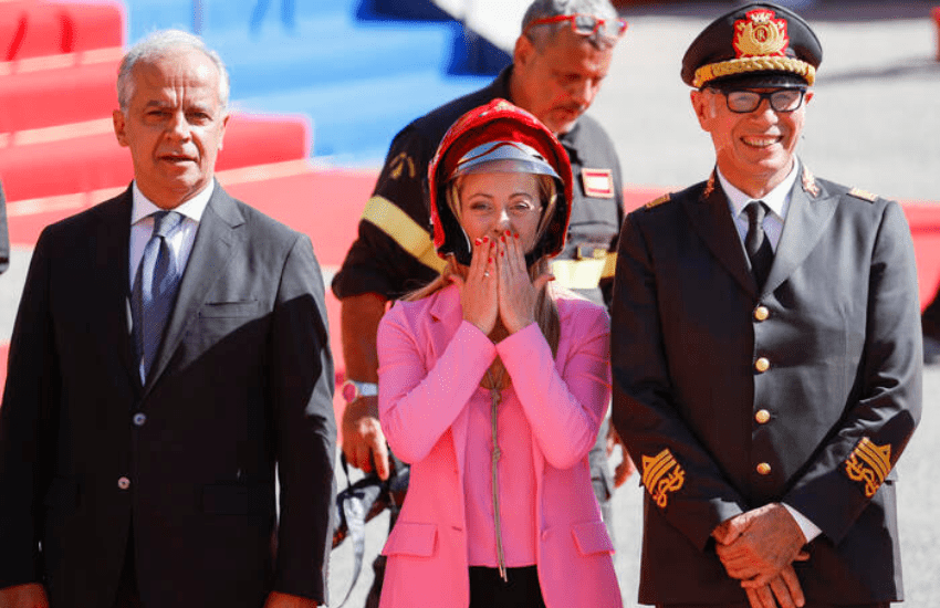 Meloni caposquadra dei vigili del fuoco (VIDEO)