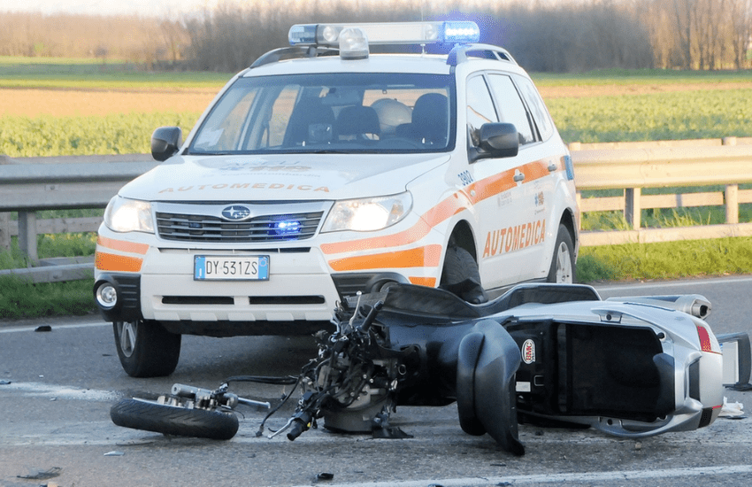 Rovigo, tragico scontro: perde la vita un centauro