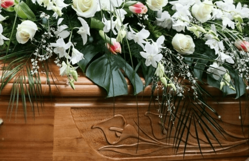 Botte da orbi nel giorno del funerale: dal brindisi al caro estinto alla rissa