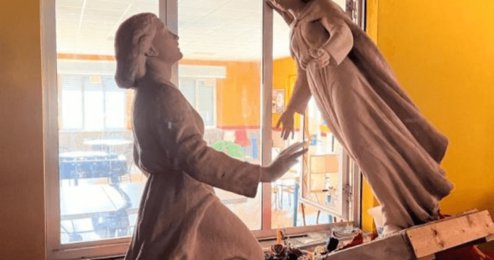 Statua