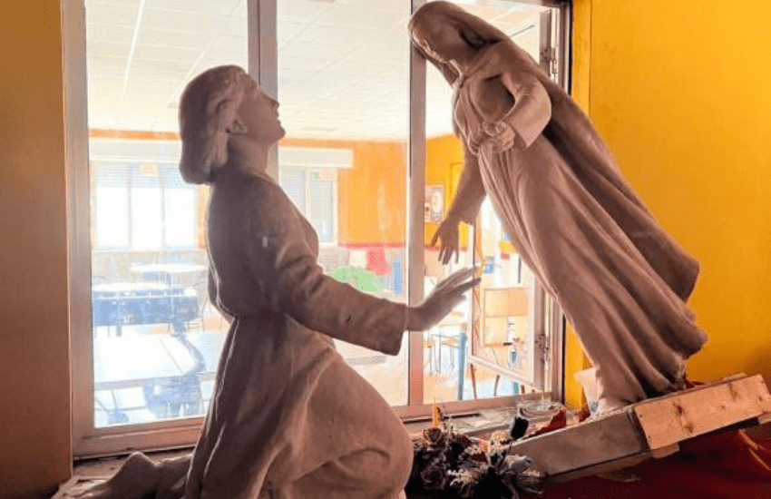 Statua della Madonna usata per sfondare finestra dell’oratorio: “Ritorsione per la X-Box?”