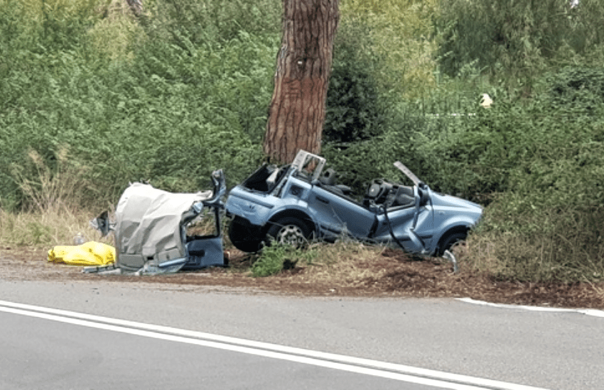 Roma: giovane muore schiantandosi con l’auto contro un albero