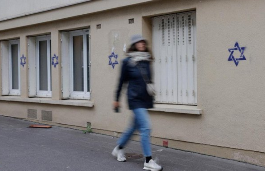 Parigi come la Germania nazista: stelle di David su abitazioni e negozi. Aperta inchiesta (VIDEO)