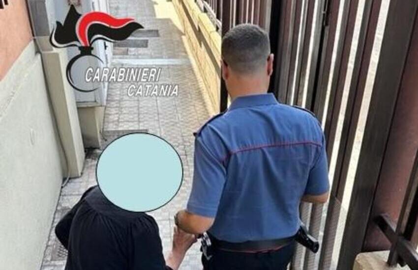 Biancavilla, picchia la madre perché non “sborsa” i soldi: 44enne arrestato