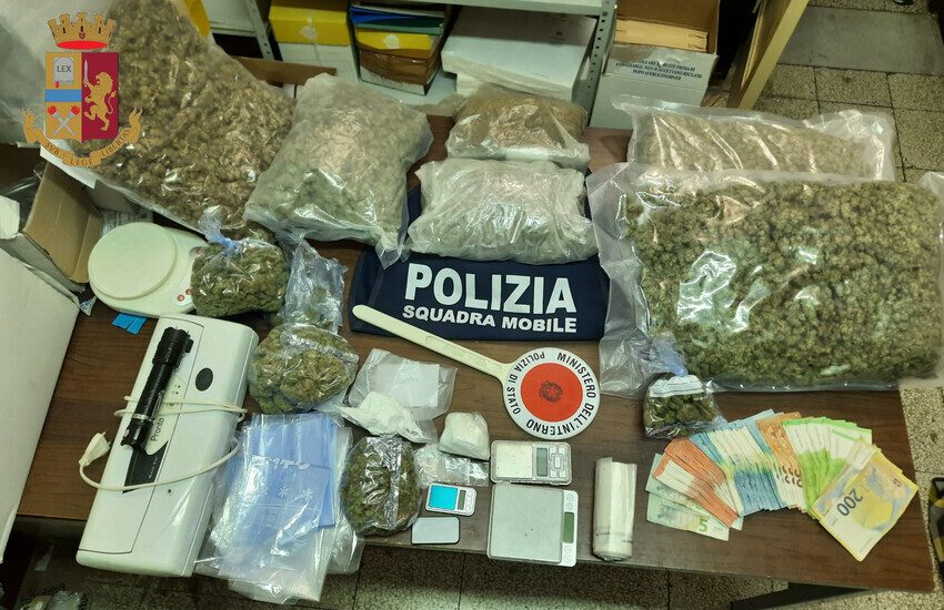 San Berillo Nuovo, nascondeva 1 kg di droga nel congelatore: arrestato
