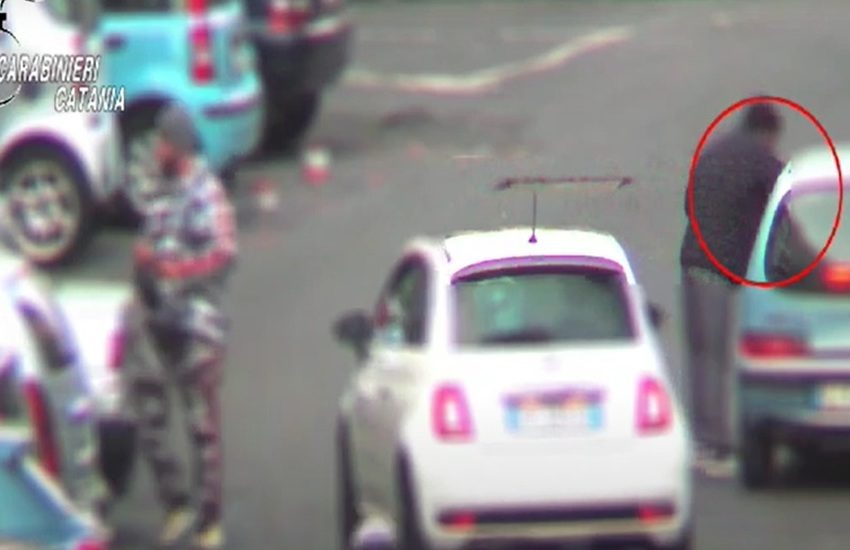 Via Capo Passero, smantellata piazza di spaccio da 240mila euro al giorno: i nomi degli arrestati – VIDEO