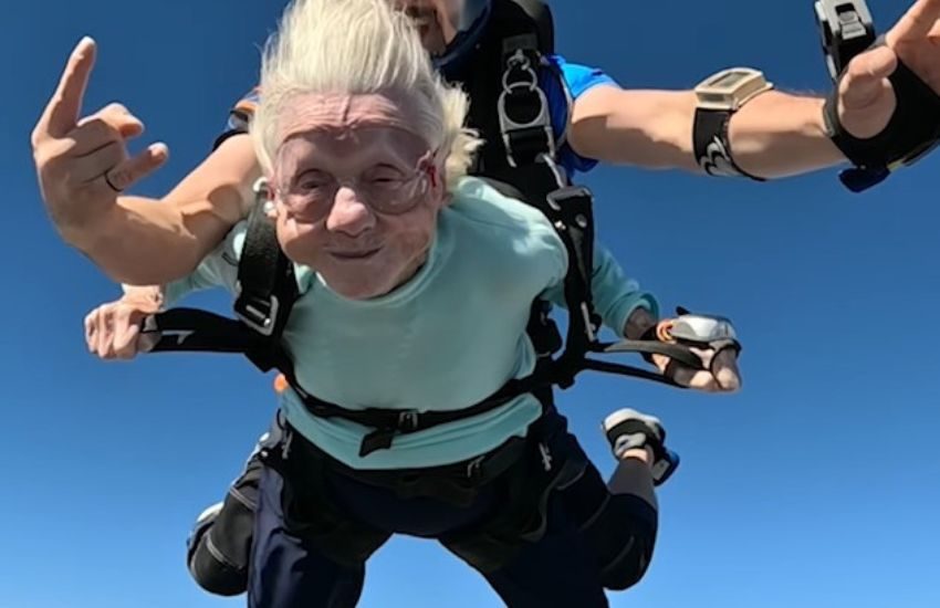 L’incredibile volo di Dorothy Hoffner: 104 anni e non sentirli, lo spettacolare lancio col paracadute [VIDEO]