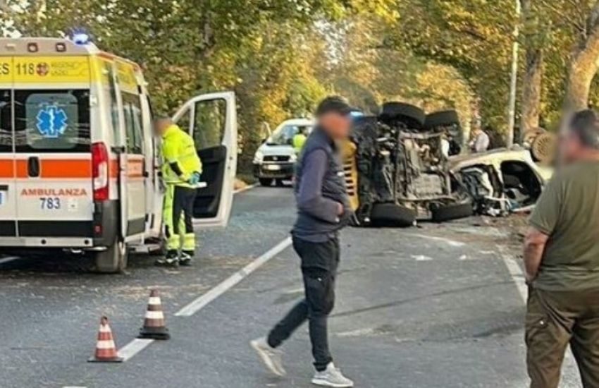 Tragico incidente in Italia, ambulanze ed elisoccorso sul posto: il bilancio è pesantissimo
