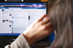 Stretta sull’uso dei social per i minori di 15 anni: la proposta della Lega