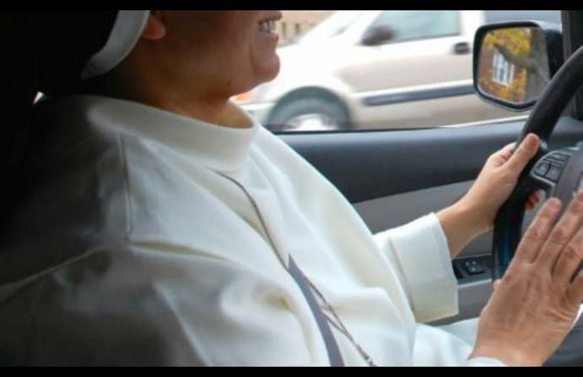 Roma: suore investono una ragazza sulle strisce e vanno via, “Alzati e cammina non ti sei fatta niente”