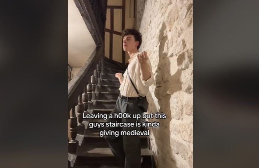 Pubblica un video su TikTok in casa dell’amante, il marito riconosce le scale e scopre il tradimento [VIDEO]
