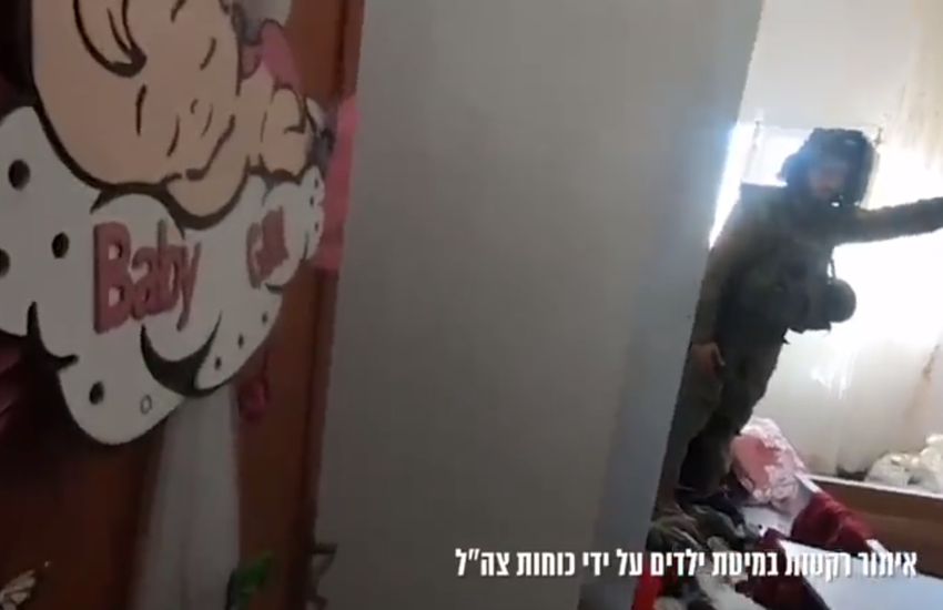 Razzi nascosti da Hamas sotto il letto di una bambina: il video choc