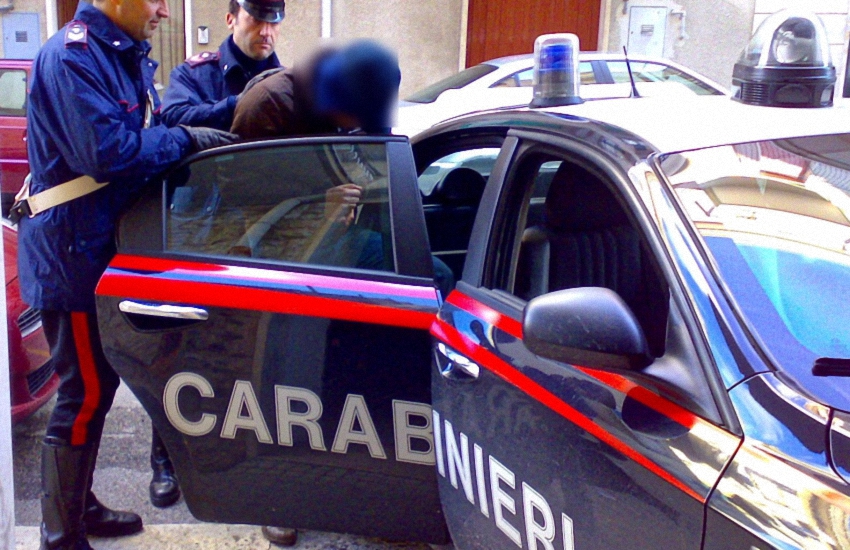 Fugge da un posto di blocco: inseguito e arrestato dai carabinieri in provincia di Latina
