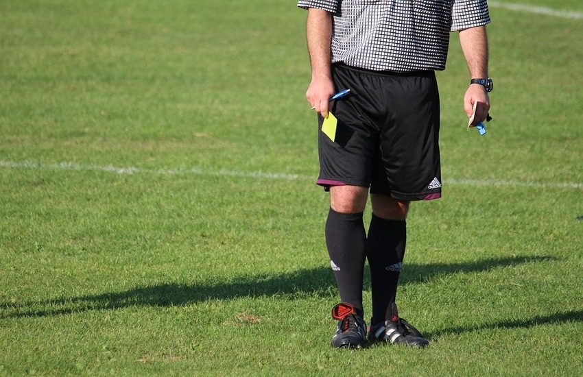 Il calcio cambia: in arrivo espulsione temporanea e cartellino arancione, ecco come funziona
