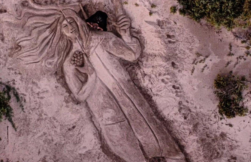 Sardegna: una scultura di sabbia in ricordo di Giulia Cecchettin