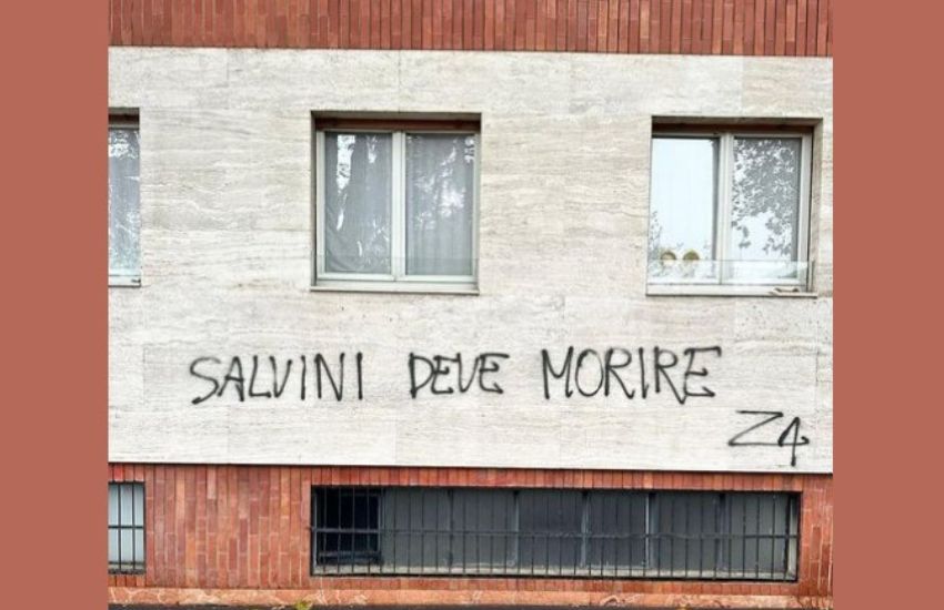 “Salvini deve morire”, la scritta choc compare su un muro di Milano
