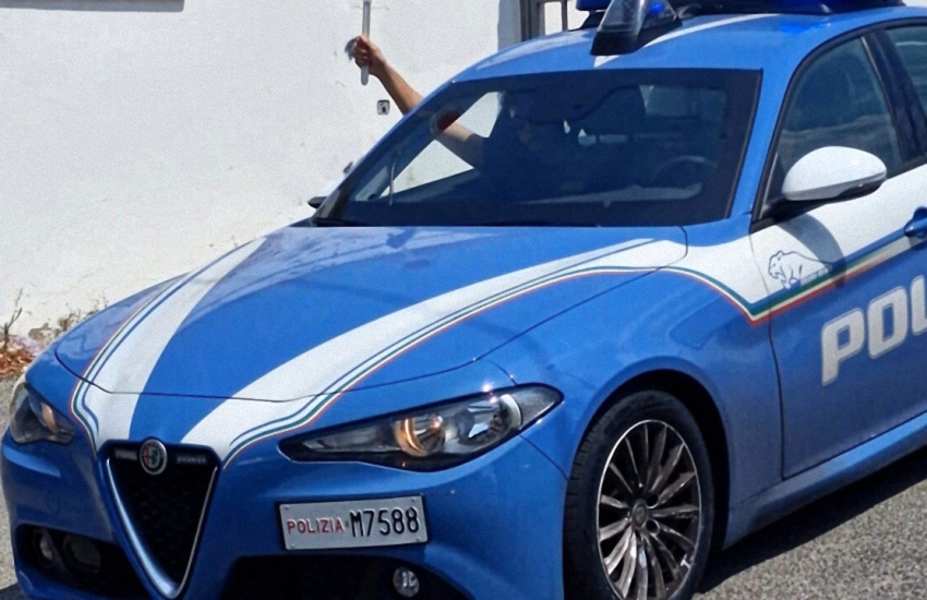 Sardegna: scappano in moto e lanciano una ruota sull’auto della polizia che li insegue