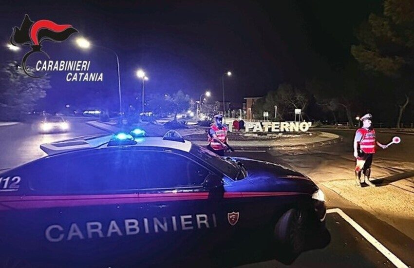 Paternò, controlli a tappeto dei carabinieri in centro città: trovata droga, raffica di multe