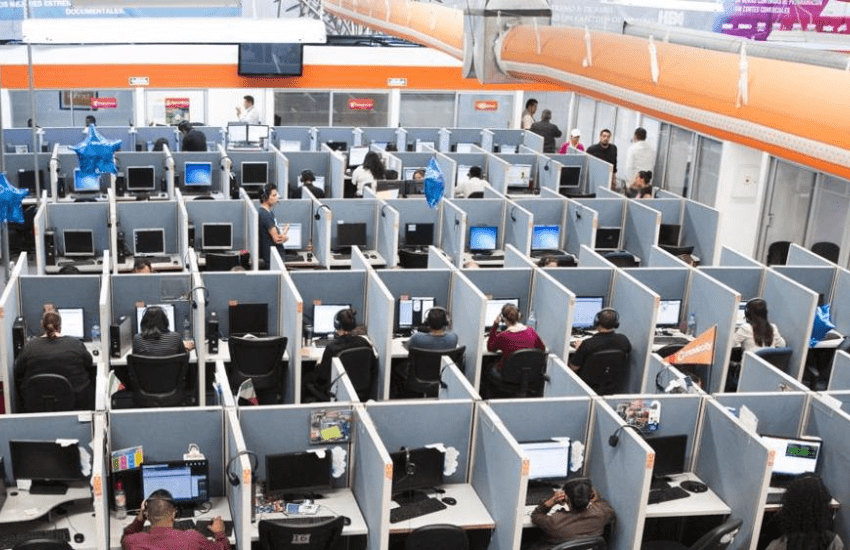 Bologna: bestemmia durante il lavoro, licenziato dipendente di un call center