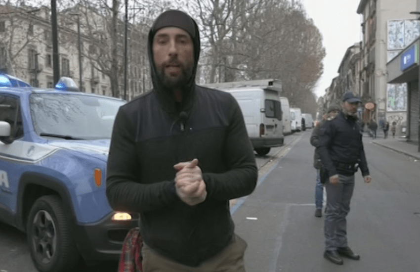 Striscia la Notizia, Brumotti rischia il linciaggio a Napoli: “Mi sono salvato così”