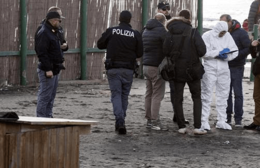 Marina di Vecchiano, orrore sulla spiaggia: affiora un cadavere
