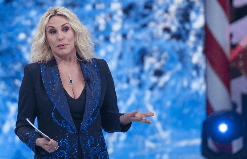Antonella Clerici nella bufera: “Vino per stordire la preda” durante il programma su Rai1