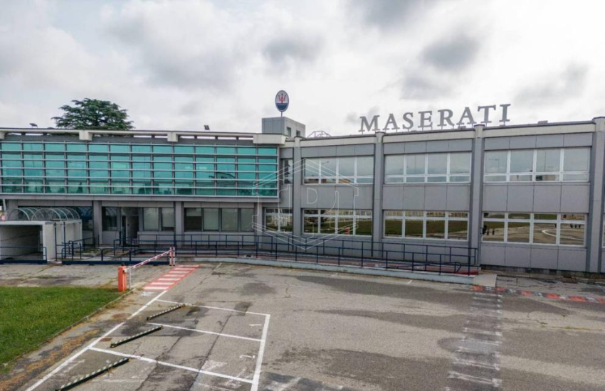 Torino, l’ultima cena dei lavoratori della Maserati di Grugliasco: “Non era una semplice fabbrica ma l’hanno lasciata morire”