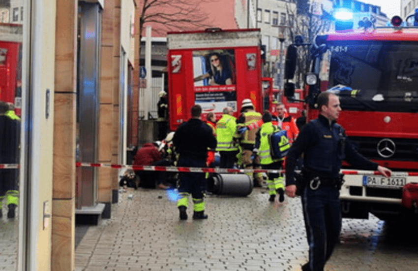 Camion piomba sui passanti: morte madre e figlia (VIDEO)