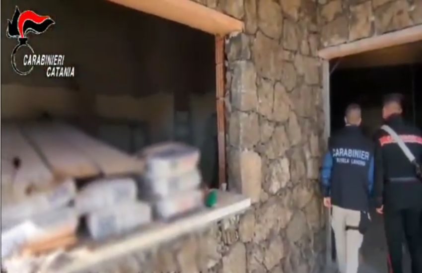 Aci Bonaccorsi, pregiudicato per mafia sorpreso a costruire una villa abusiva – VIDEO