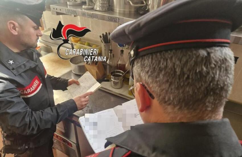 Randazzo, pusher dice che la casa non è sua ma, i carabinieri, gli trovano le chiavi in tasca e droga