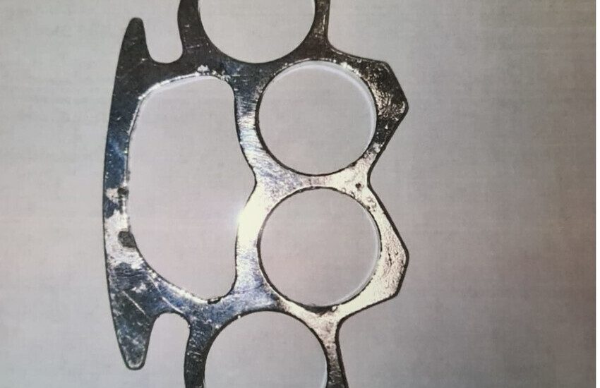 Aeroporto di Catania: tenta di imbarcarsi con un tirapugni, denunciato 64enne