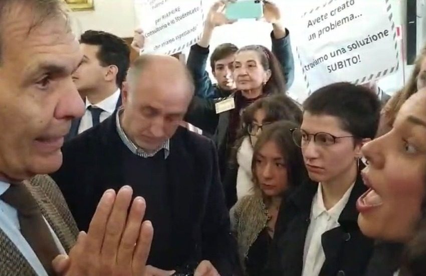 Sostenitori di ‘Mi Cuerpo es mio’ e ‘Studentato 95100’ in Consiglio comunale, Trantino: “Convocheremo tavolo confronto”