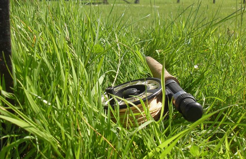 Tragico incidente nel sud pontino: pescatore tocca i cavi dell’alta tensione e muore
