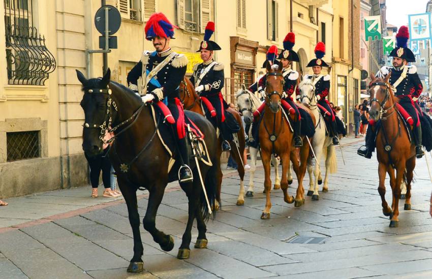 Feste di Natale con i Carabinieri a cavallo per le vie di Latina, Aprilia, Terracina, Formia e Gaeta
