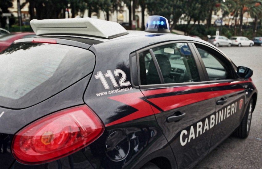 Orrore a Bologna: trovata una donna morta in casa in stato di decomposizione e tracce di sangue ovunque