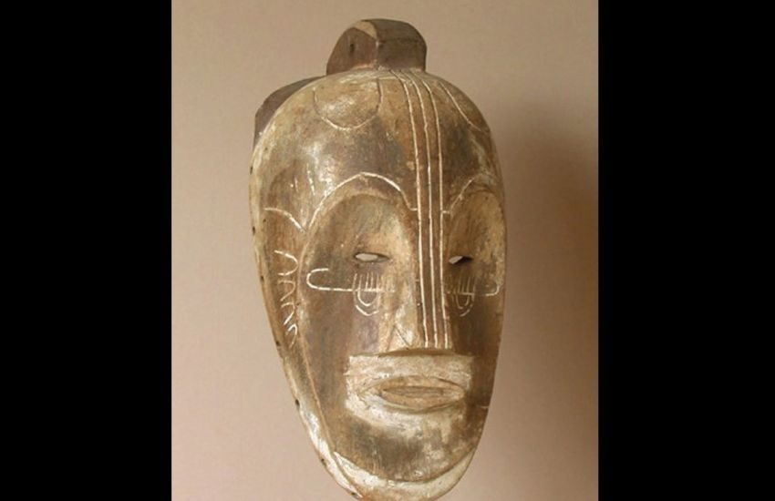 Coppia vende una maschera a 150 euro, ma vale 4 milioni! L’affare del secolo lo fa il rigattiere