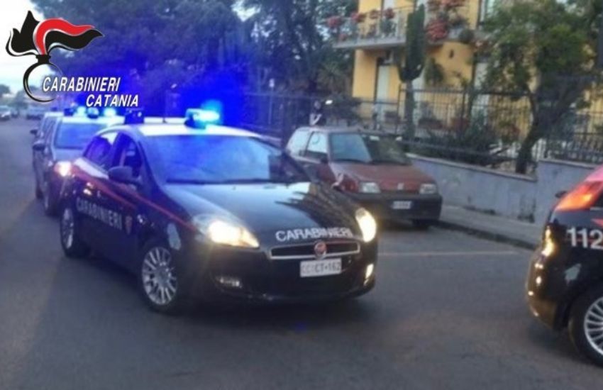 Pedara, la reazione del fornaio consente ai Carabinieri l’arresto e la denuncia di due ladri