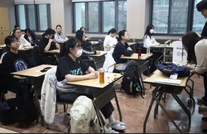La campanella suona 90 secondi prima durante l’esame: studenti fanno causa al governo