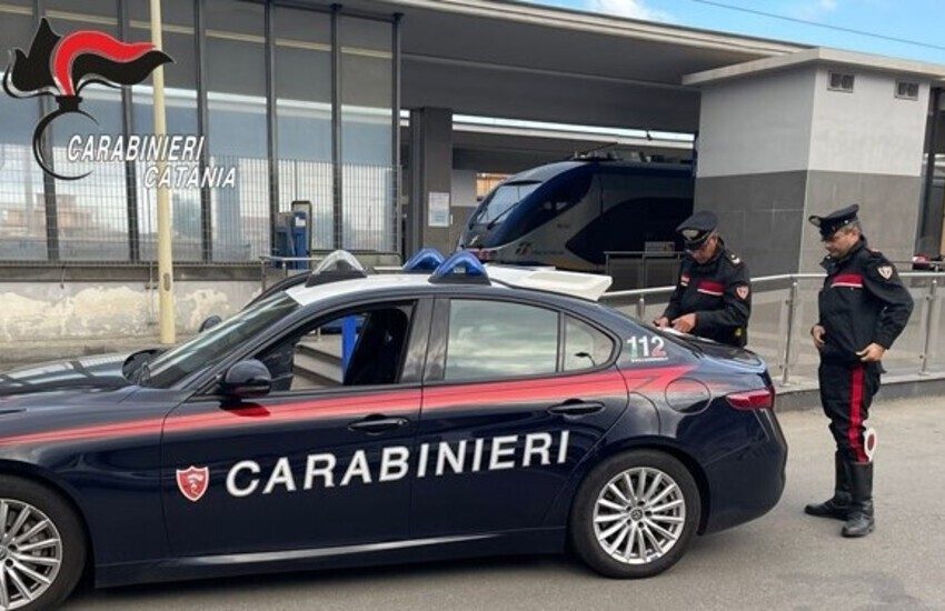 Mascali, pauroso inseguimento tra le vie cittadine: i carabinieri bloccano un evaso