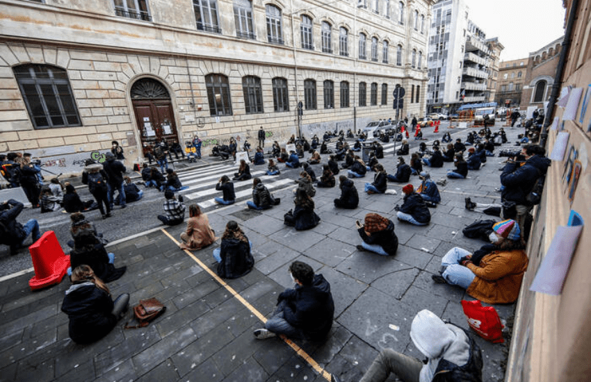 Roma, il caso del liceo Tasso: sospensioni e 5 in condotta. Il plauso di Valditara al preside