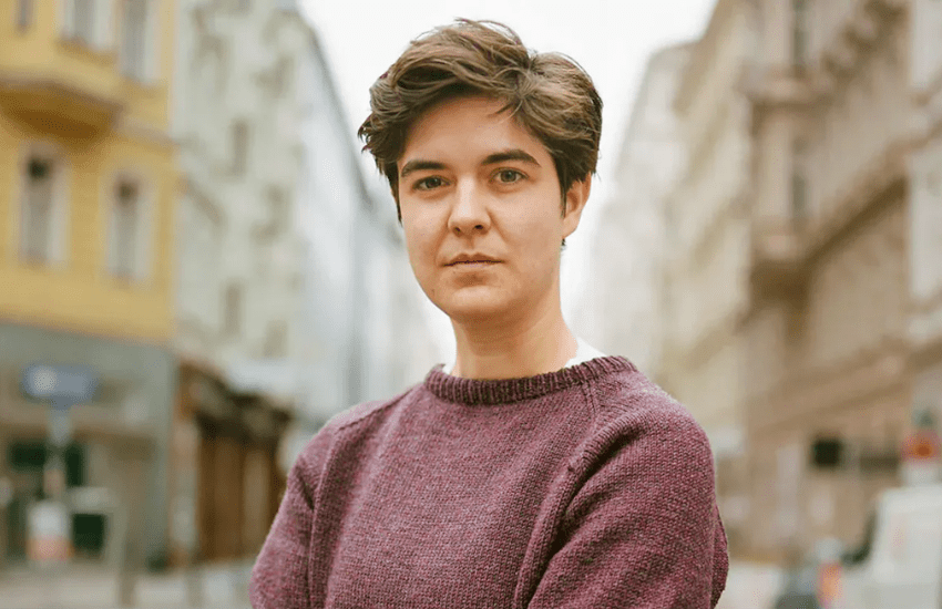 L’ereditiera che donerà milioni di euro a sconosciuti: “Devo fare quel di cui non sono capaci i politici” (VIDEO)