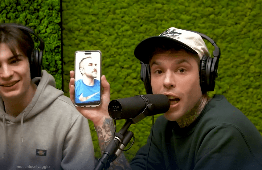 Fedez diffonde la foto di un hater, ma sbaglia persona. L’utente passa al contrattacco: “Ti denuncio!”