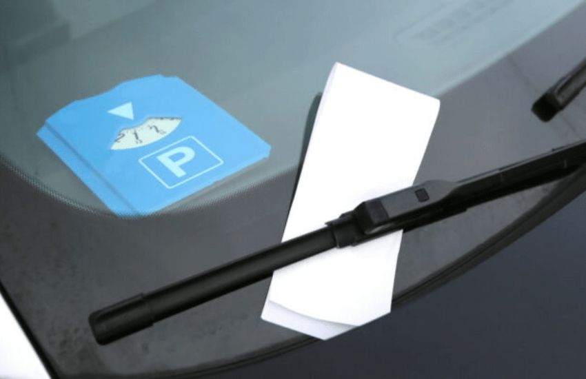 Parcheggia e va a stampare il ticket: al ritorno trova la multa. L’azienda dice no all’annullamento