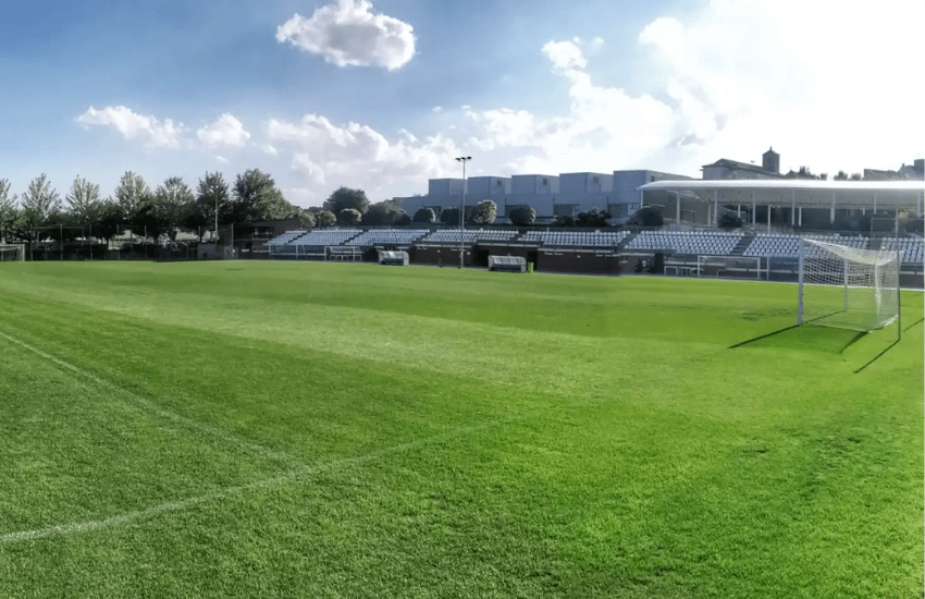 Sente un formicolio alle mani e muore: giovane promessa del calcio muore durante l’allenamento